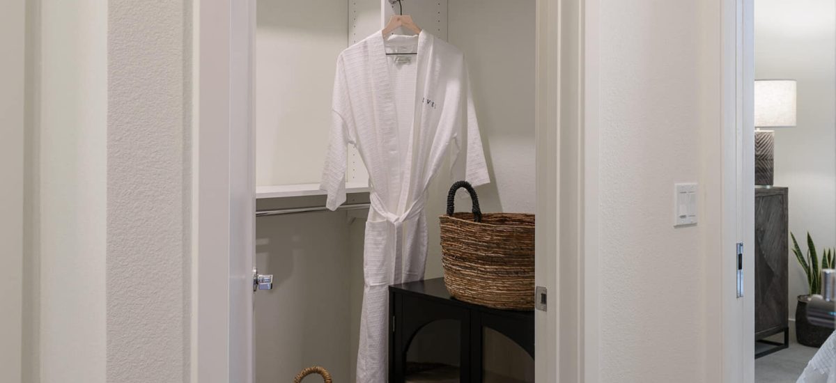 CUSTOM WALK-IN CLOSETS
